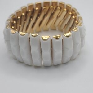 Vintage Expanding Bracelet White Thermoset Hong Kong 6.5"
